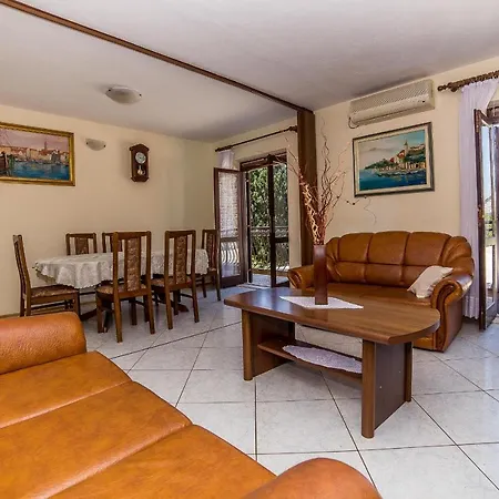 And Drpic Guest house Splitska